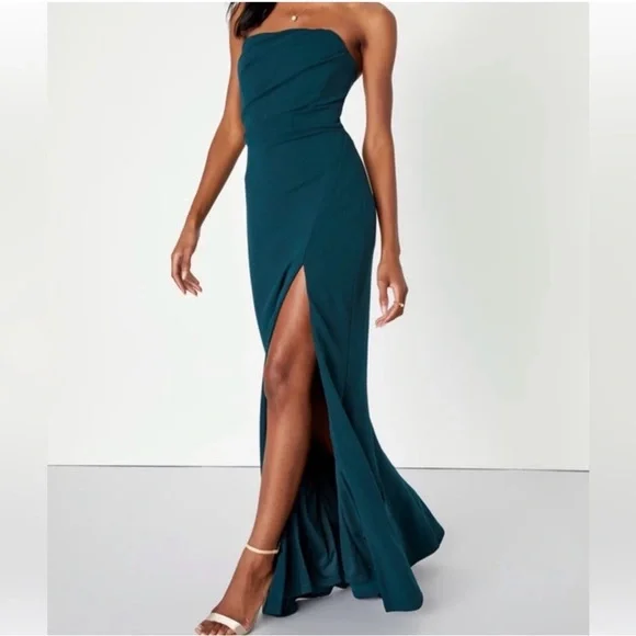Lulus Marvelous Entrance NWT size XS Emerald Green Pleated Strapless Maxi Dress